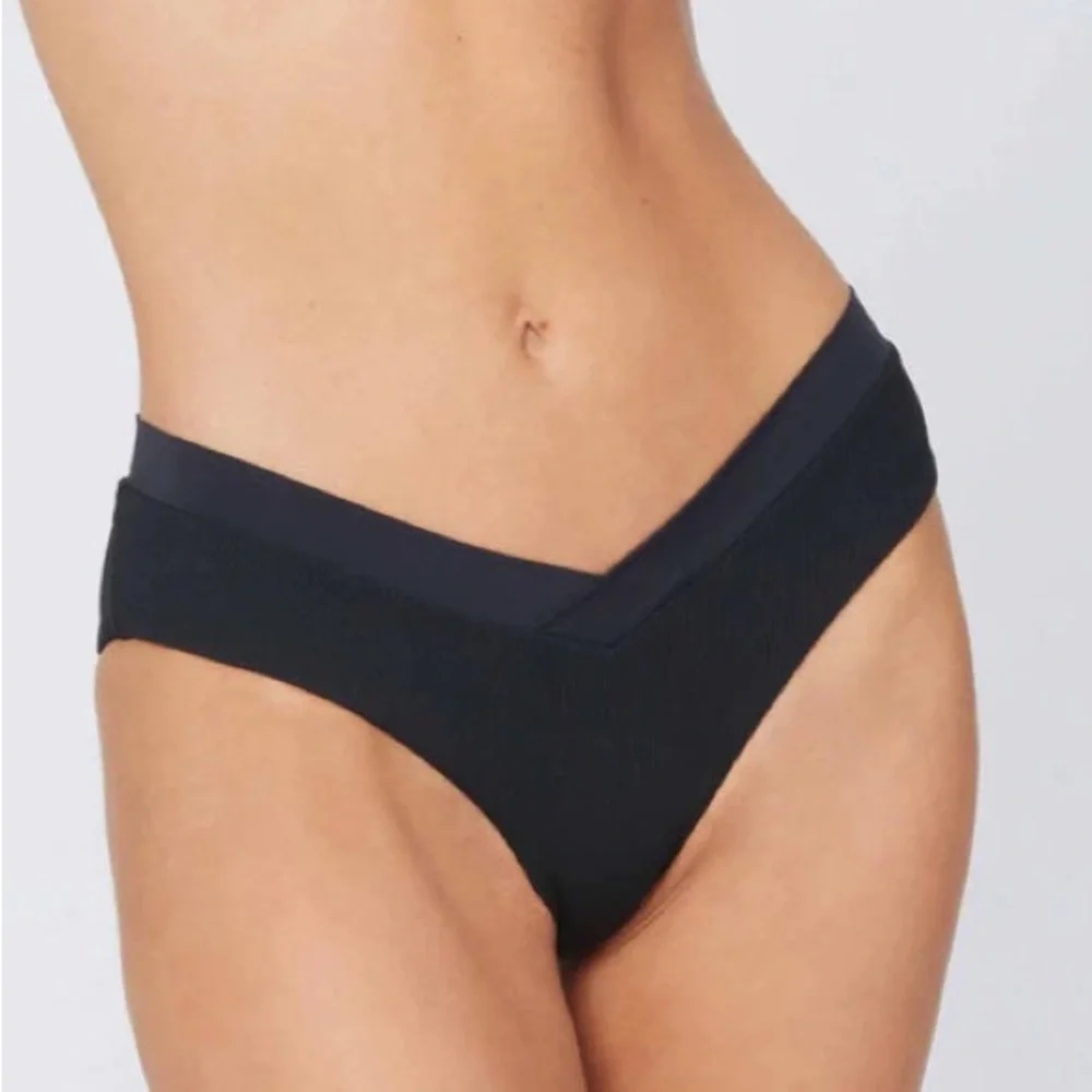 NWOT L*space black smooth Pratt bikini bottoms XS